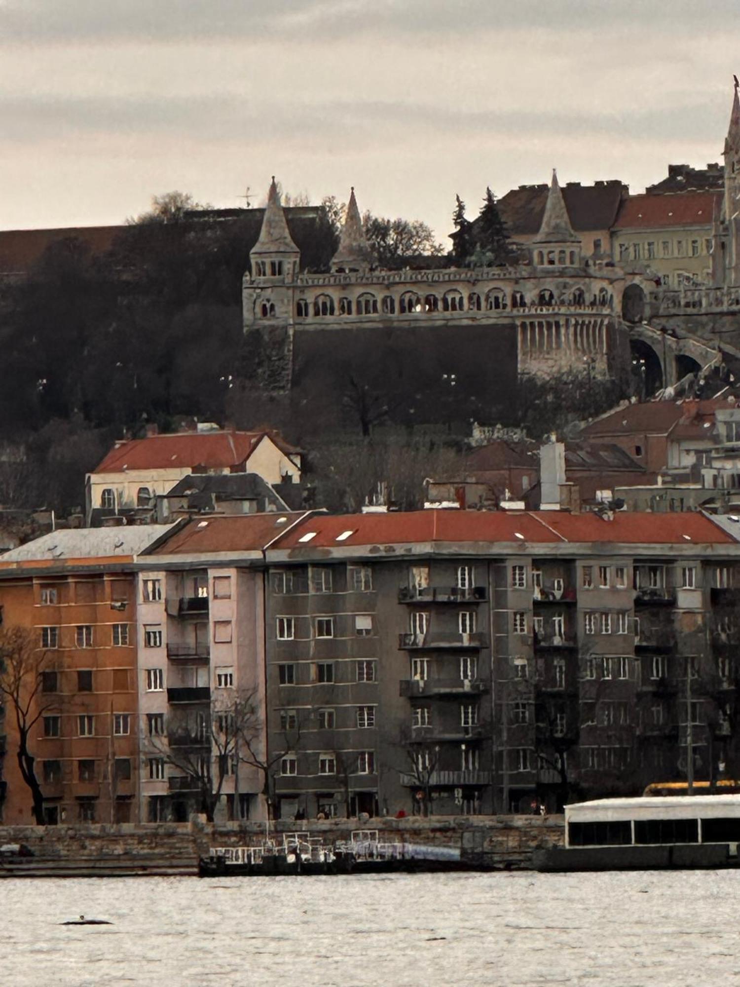 Klarahome With Parliament View * Budapest
